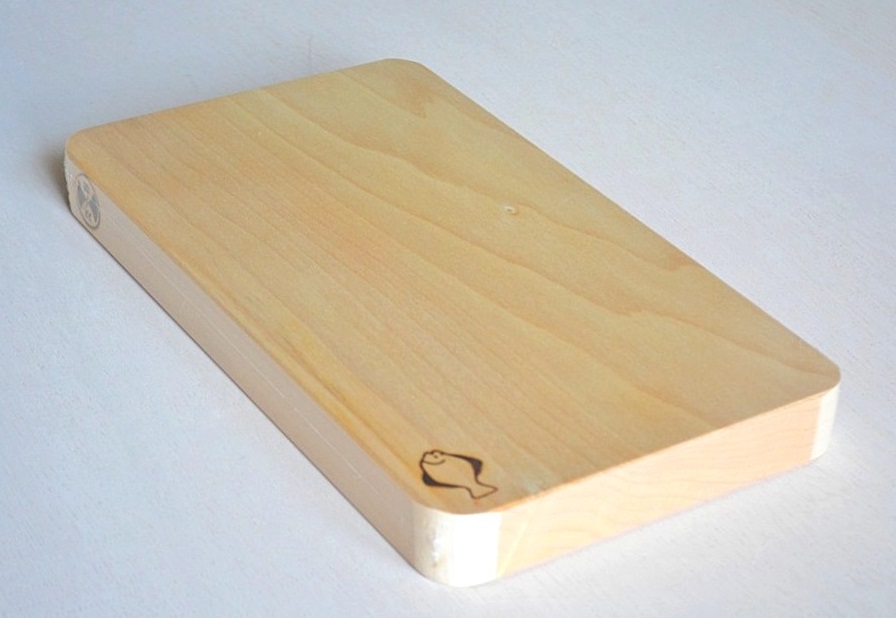 全て天然の一枚板から作られる双葉商店のイチョウのまな板