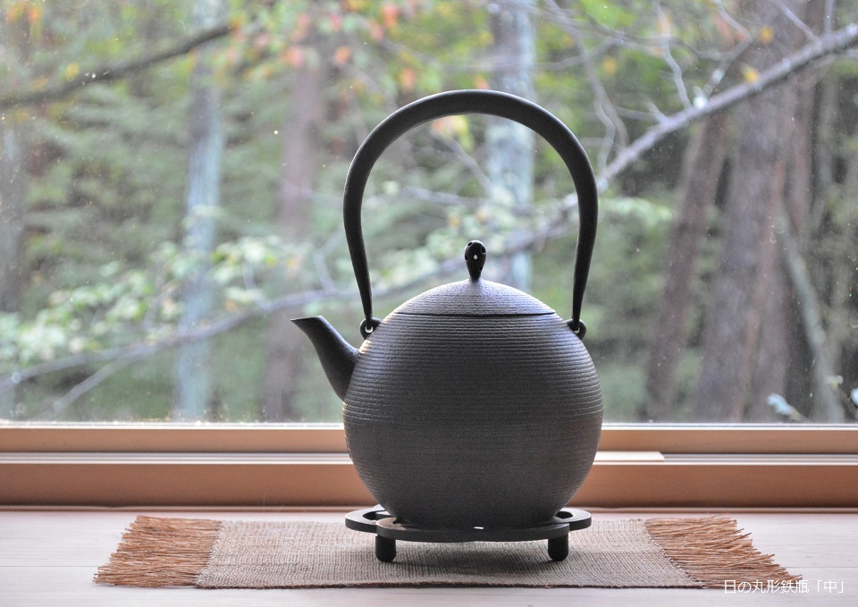 【南部鉄瓶】日の丸形鉄瓶（小・中・大）の商品詳細へ