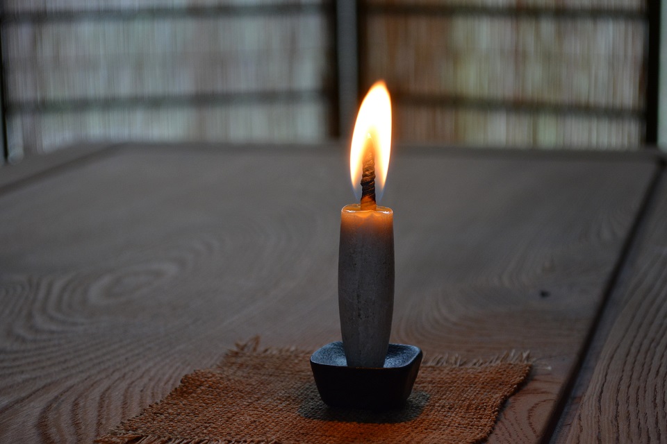 やさしくあたたかな炎が魅力の和ろうそく［ろうそく等伯］