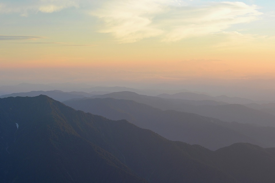 七十二候｜第五候「霞始靆」のブログ記事へ