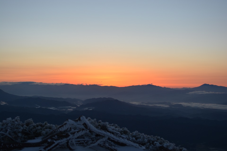季節の言葉「初茜」のブログ記事へ